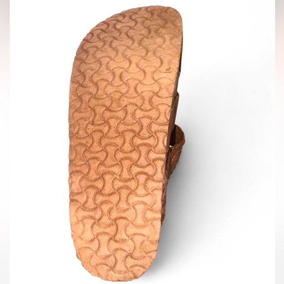 Elegant Brown Woven Sandals - Picture 3 of 7